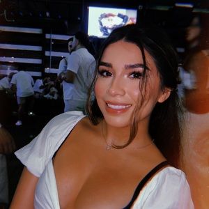 Meet your Posher, Valeria